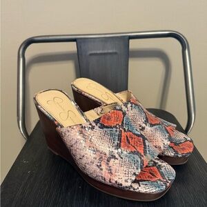 Jessica Simpson Snakeskin Platform Wedge Mules Pink Red Wood Heel Size 7